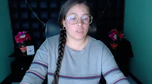 Snapshot of SaraThomso chatting on December 2024 05:55:02 AM SaraThomso online show from December 2024 05:55:02 AM