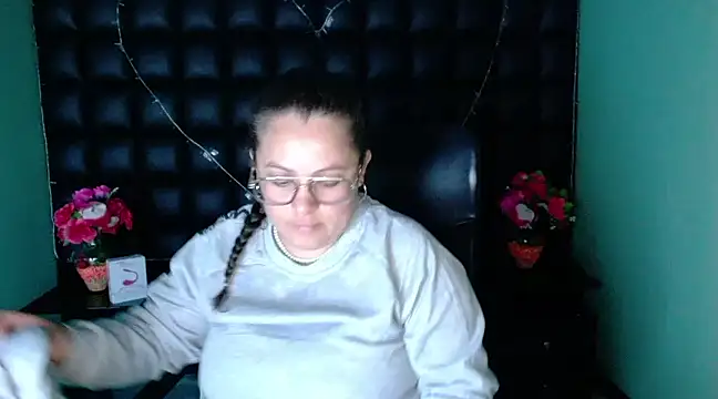 Snapshot of SaraThomso chatting on December 2024 03:01:02 AM SaraThomso online show from December 2024 03:01:02 AM