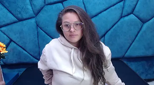 Snapshot of SaraThomso chatting on January 2025 03:30:01 AM SaraThomso online show from January 2025 03:30:01 AM