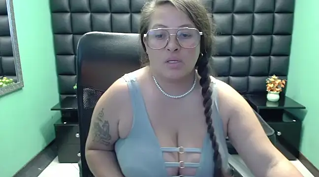 Snapshot of SaraThomso chatting on February 2025 07:35:02 PM SaraThomso online show from February 2025 07:35:02 PM