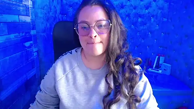 Snapshot of SaraThomso chatting on September 2025 03:30:02 AM SaraThomso online show from September 2025 03:30:02 AM