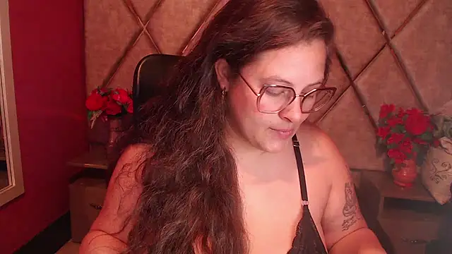 Snapshot of SaraThomso chatting on October 2025 03:47:02 AM SaraThomso online show from October 2025 03:47:02 AM