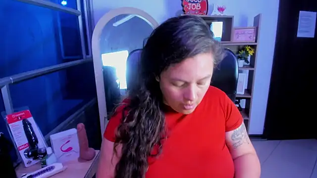 Snapshot of SaraThomso chatting on November 2025 03:17:01 AM SaraThomso online show from November 2025 03:17:01 AM