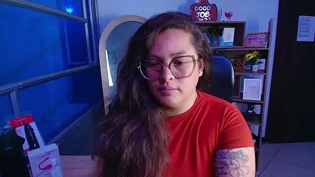 Snapshot of SaraThomso chatting on November 2025 03:28:01 AM SaraThomso online show from November 2025 03:28:01 AM