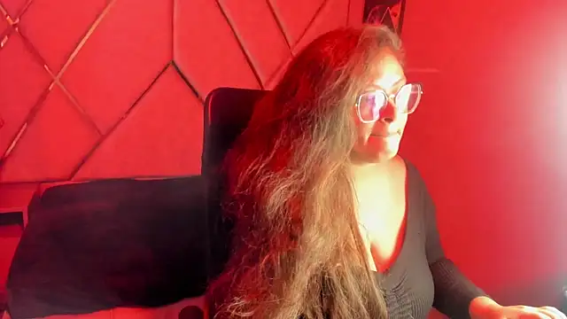 Snapshot of SaraThomso chatting on November 2025 03:16:01 AM SaraThomso online show from November 2025 03:16:01 AM