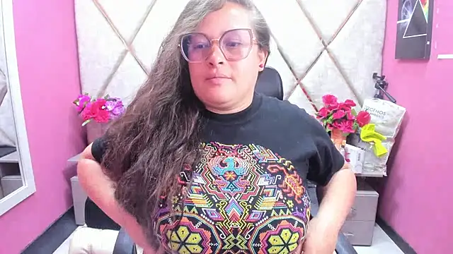 Snapshot of SaraThomso chatting on November 2025 01:58:02 PM SaraThomso online show from November 2025 01:58:02 PM