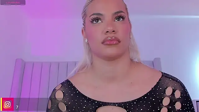 Shelynna azzul online show from November 2025 07:37:01 PM