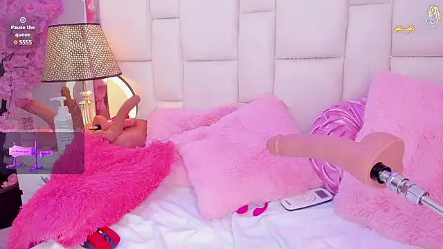 Snapshot of SenniaBella chatting on January 2025 05:08:01 PM SenniaBella online show from January 2025 05:08:01 PM