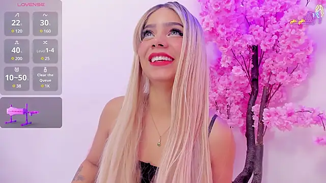 Snapshot of SenniaBella chatting on February 2025 01:44:02 PM SenniaBella online show from February 2025 01:44:02 PM