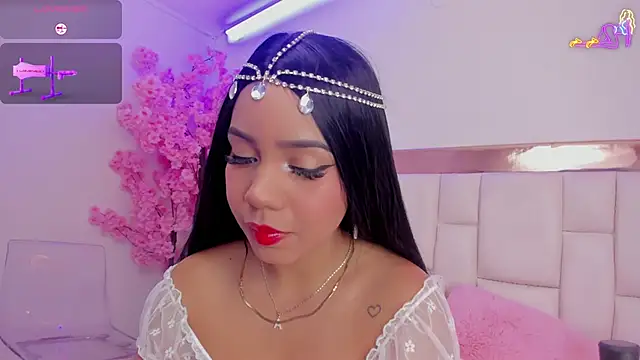 Snapshot of SenniaBella chatting on March 2025 01:45:01 PM SenniaBella online show from March 2025 01:45:01 PM