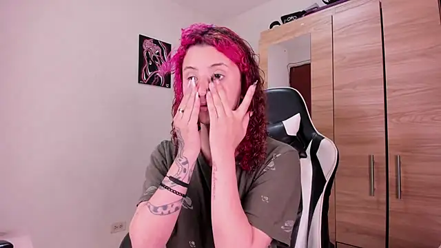 Snapshot of valent_27 chatting on October 2025 03:53:01 AM valent 27 online show from October 2025 03:53:01 AM