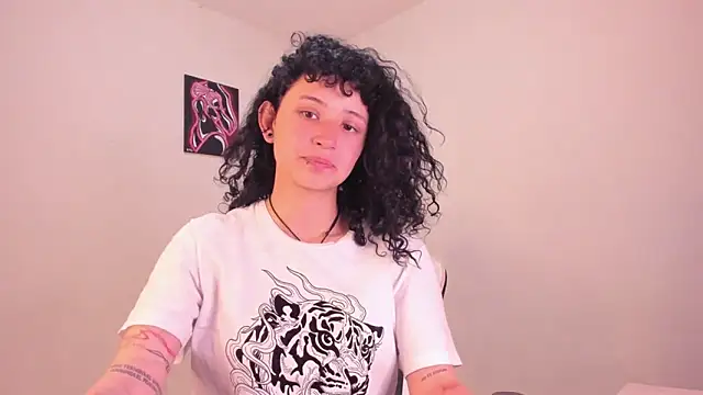 Snapshot of valent_27 chatting on December 2025 01:03:02 AM valent 27 online show from December 2025 01:03:02 AM