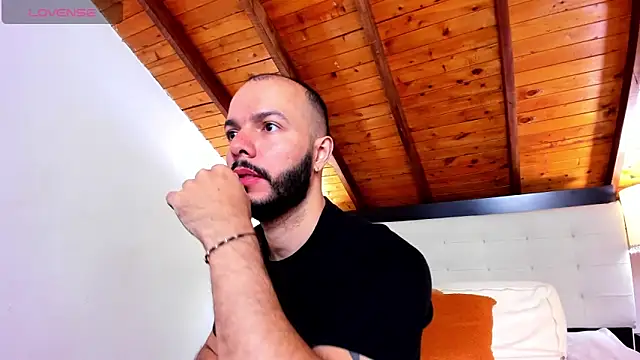 Snapshot of Tom_Bailey chatting on October 2025 12:14:02 PM Tom Bailey online show from October 2025 12:14:02 PM