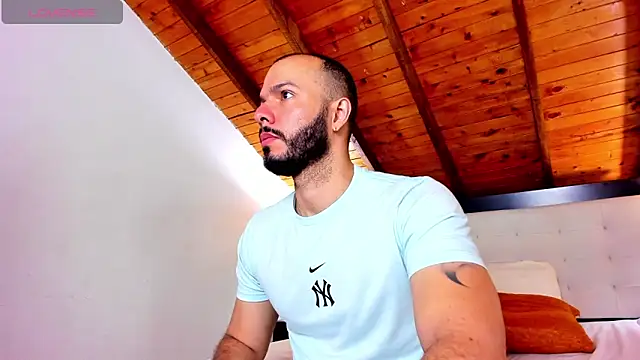 Snapshot of Tom_Bailey chatting on October 2025 12:45:02 PM Tom Bailey online show from October 2025 12:45:02 PM