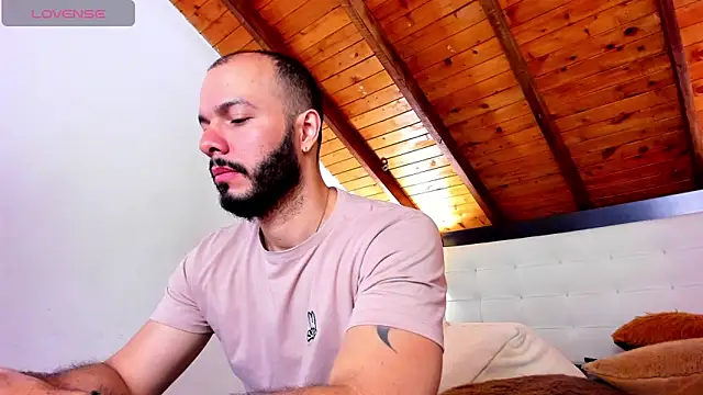 Snapshot of Tom_Bailey chatting on October 2025 12:41:02 PM Tom Bailey online show from October 2025 12:41:02 PM