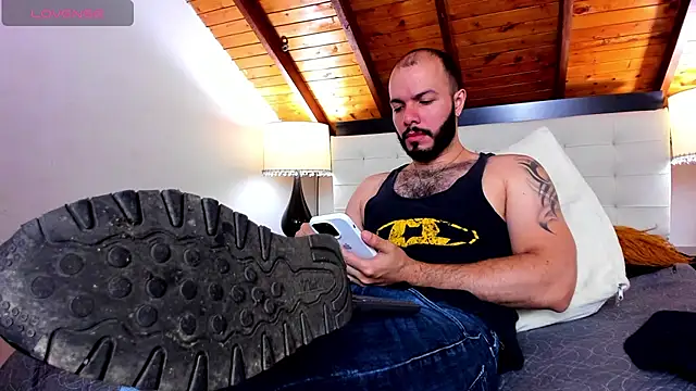 Snapshot of Tom_Bailey chatting on November 2025 01:24:01 PM Tom Bailey online show from November 2025 01:24:01 PM