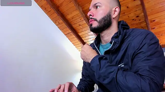 Snapshot of Tom_Bailey chatting on November 2025 01:11:01 PM Tom Bailey online show from November 2025 01:11:01 PM