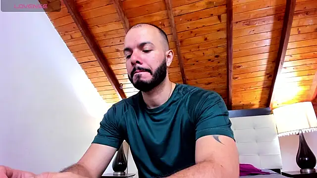 Snapshot of Tom_Bailey chatting on November 2025 01:11:02 PM Tom Bailey online show from November 2025 01:11:02 PM