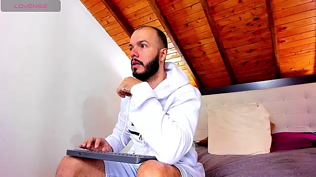 Snapshot of Tom_Bailey chatting on November 2025 01:28:02 PM Tom Bailey online show from November 2025 01:28:02 PM