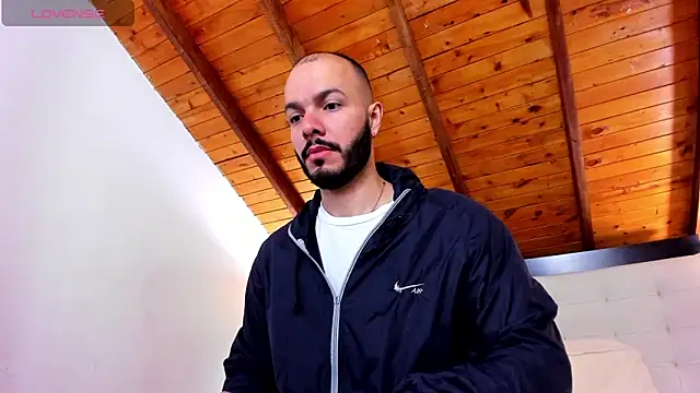 Snapshot of Tom_Bailey chatting on November 2025 12:42:01 PM Tom Bailey online show from November 2025 12:42:01 PM