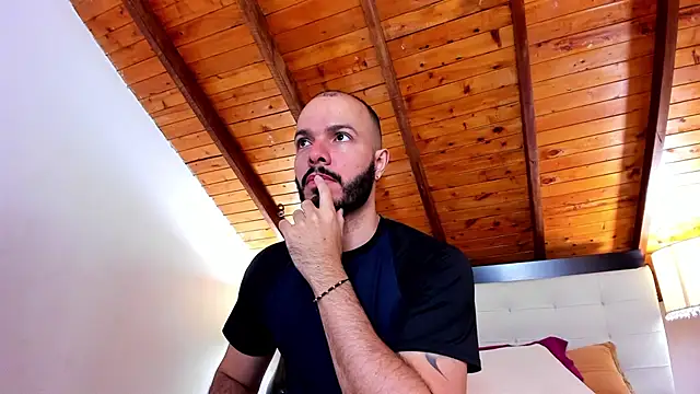 Snapshot of Tom_Bailey chatting on December 2025 12:32:01 PM Tom Bailey online show from December 2025 12:32:01 PM