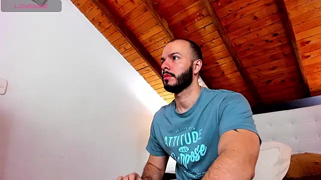 Snapshot of Tom_Bailey chatting on December 2025 12:43:01 PM Tom Bailey online show from December 2025 12:43:01 PM