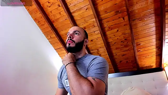 Snapshot of Tom_Bailey chatting on December 2025 12:20:01 PM Tom Bailey online show from December 2025 12:20:01 PM