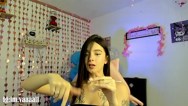 lucyy tay online show from November 2025 01:22:01 PM