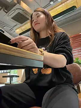 Snapshot of Emily_9xx chatting on November 2025 02:01:02 AM Emily 9xx online show from November 2025 02:01:02 AM