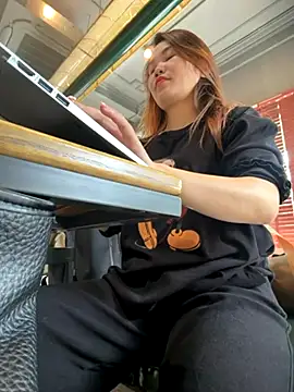 Snapshot of Emily_9xx chatting on November 2025 03:49:02 AM Emily 9xx online show from November 2025 03:49:02 AM