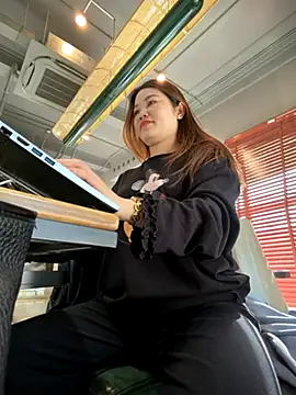 Snapshot of Emily_9xx chatting on November 2025 01:19:02 AM Emily 9xx online show from November 2025 01:19:02 AM