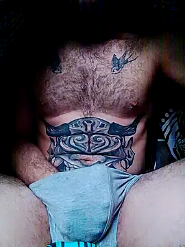 Snapshot of bearguy998 chatting on December 2024 09:06:02 AM bearguy998 online show from December 2024 09:06:02 AM