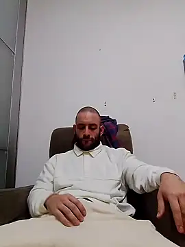 Snapshot of bearguy998 chatting on January 2025 11:54:01 PM bearguy998 online show from January 2025 11:54:01 PM