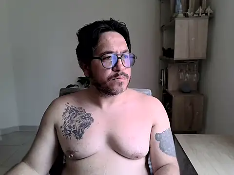 OsoMaduro12 online show from January 2026 03:49:02 PM