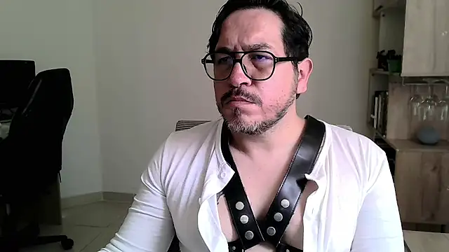 OsoMaduro12 online show from February 2026 03:06:02 PM