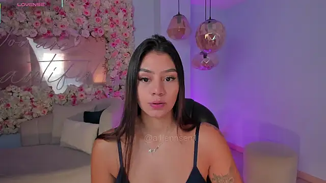 Snapshot of AllyJensen chatting on November 2025 10:31:01 AM AllyJensen online show from November 2025 10:31:01 AM