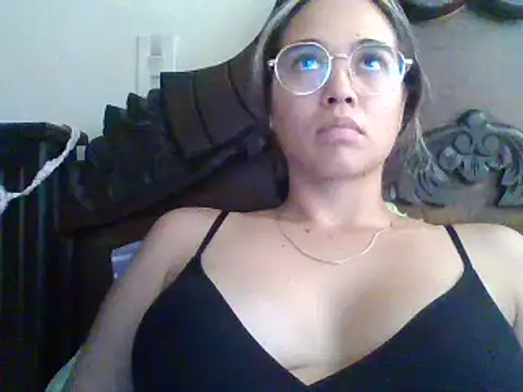 trianabell online show from February 2025 07:31:02 PM