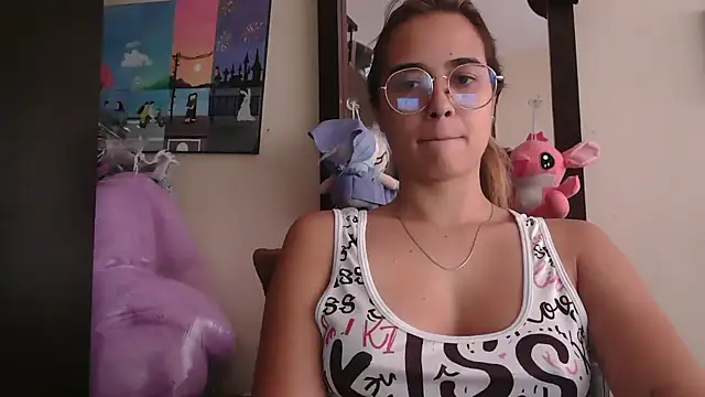 Snapshot of trianabell chatting on April 2026 04:33:01 PM trianabell online show from April 2026 04:33:01 PM