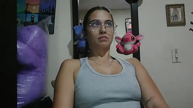 Snapshot of trianabell chatting on April 2026 02:26:02 AM trianabell online show from April 2026 02:26:02 AM