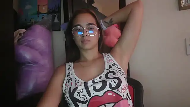 Snapshot of trianabell chatting on April 2026 08:57:02 PM trianabell online show from April 2026 08:57:02 PM