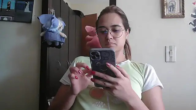 Snapshot of trianabell chatting on May 2026 04:45:02 PM trianabell online show from May 2026 04:45:02 PM