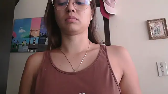 Snapshot of trianabell chatting on May 2026 04:28:01 PM trianabell online show from May 2026 04:28:01 PM
