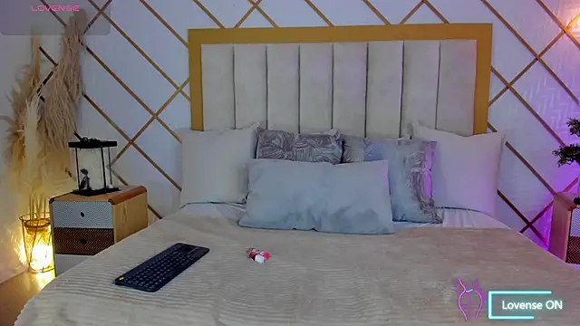 Snapshot of TamyHoney chatting on October 2025 11:35:01 PM TamyHoney online show from October 2025 11:35:01 PM