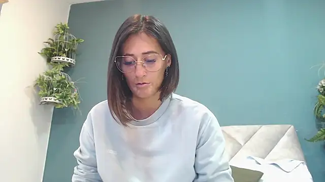 Snapshot of SharisWillian chatting on November 2025 03:41:01 AM SharisWillian online show from November 2025 03:41:01 AM