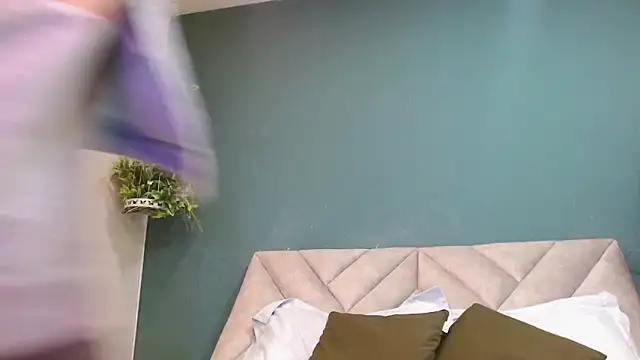 Snapshot of SharisWillian chatting on November 2025 03:50:01 AM SharisWillian online show from November 2025 03:50:01 AM