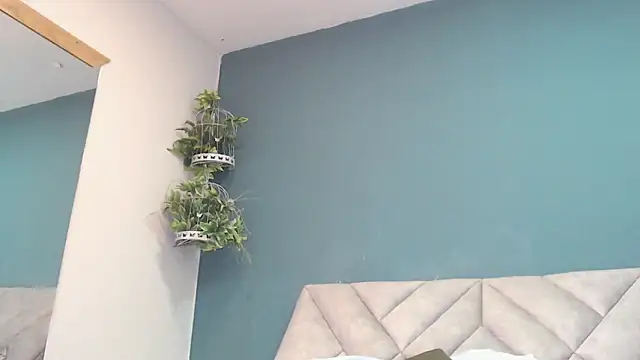 Snapshot of SharisWillian chatting on November 2025 03:50:02 AM SharisWillian online show from November 2025 03:50:02 AM