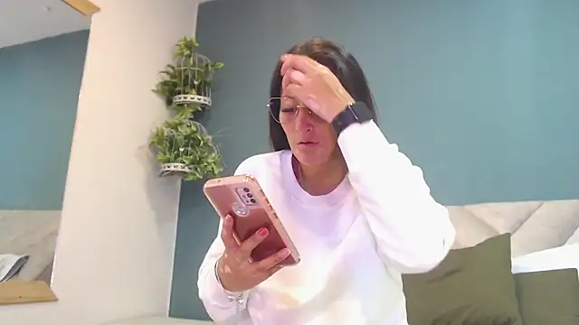 Snapshot of SharisWillian chatting on November 2025 03:40:02 AM SharisWillian online show from November 2025 03:40:02 AM