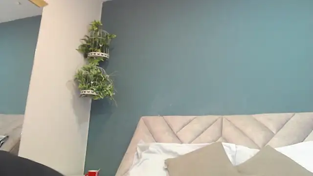 Snapshot of SharisWillian chatting on November 2025 03:38:01 AM SharisWillian online show from November 2025 03:38:01 AM