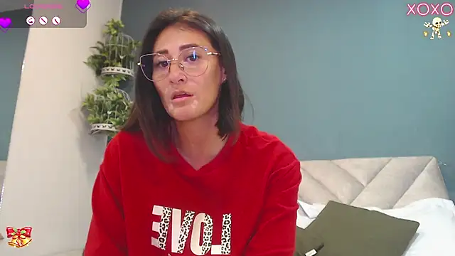 Snapshot of SharisWillian chatting on November 2025 03:16:02 AM SharisWillian online show from November 2025 03:16:02 AM