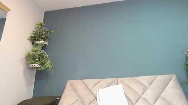 Snapshot of SharisWillian chatting on November 2025 03:50:02 AM SharisWillian online show from November 2025 03:50:02 AM